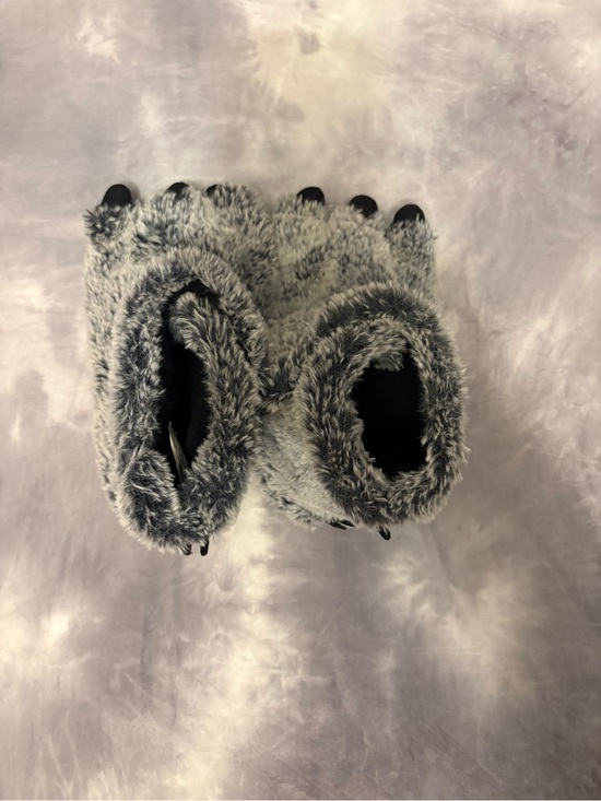 Other - Faux Fur Gray Monster feet Winter Slippers with Toe Design kids size L 9/10